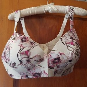 Cacique wireless T-shirt bra.